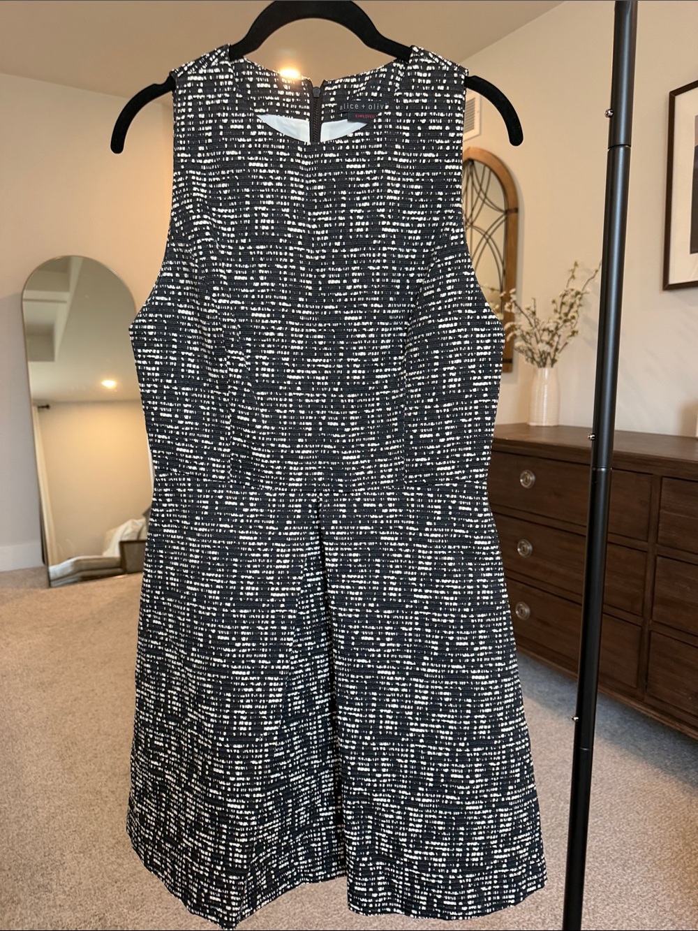 Alice + Olivia Black & White Patterned Sleeveless Dress